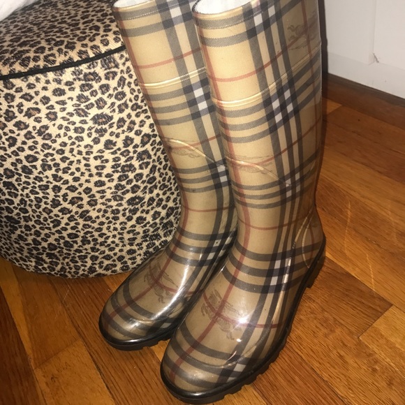 Authentic Burberry rain boots - Picture 3 of 4