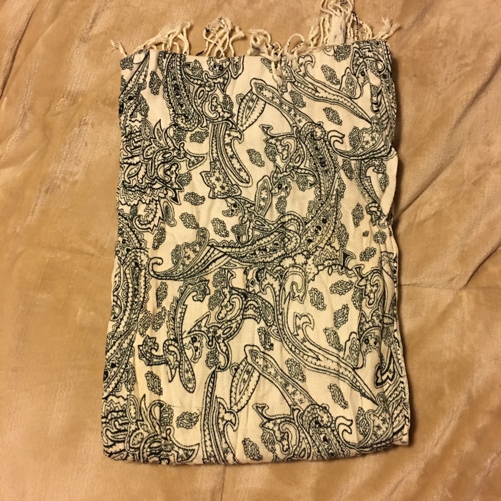 Black and white designed scarf