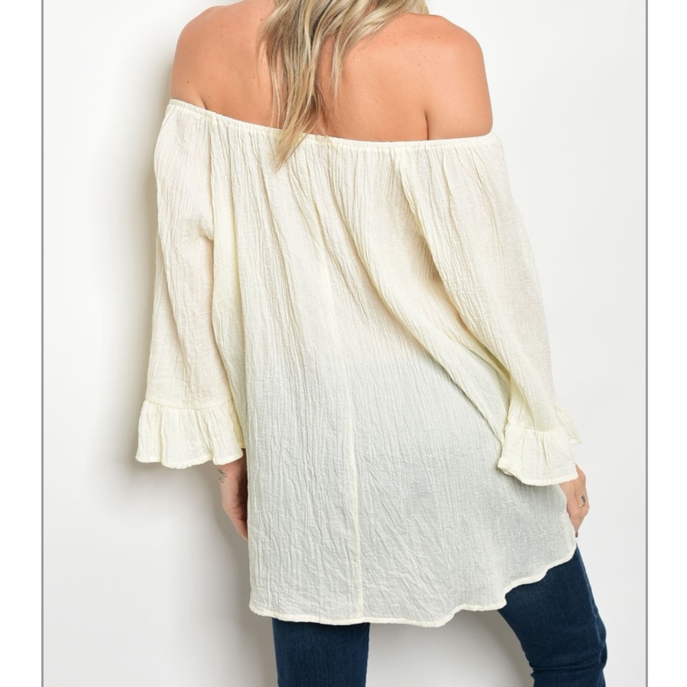 🎉FINAL SALE🎉✨Ivory Off Shoulder Top✨ - Picture 2 of 4