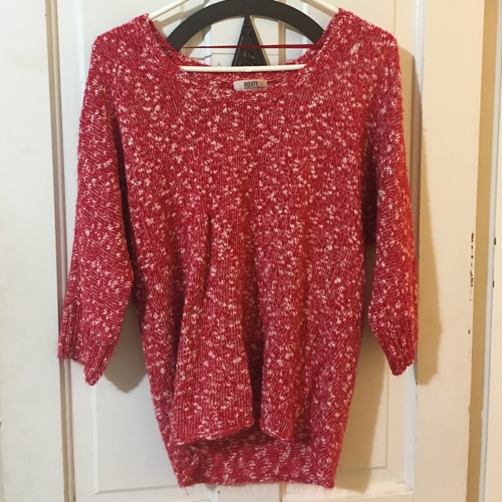 Quarter sleeve knit sweater