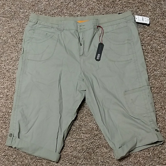 NWT Great pair of knee length capris. - Picture 1 of 6