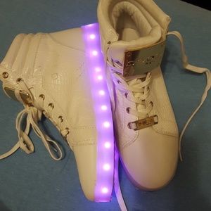 Bebe Keene white crocodile style