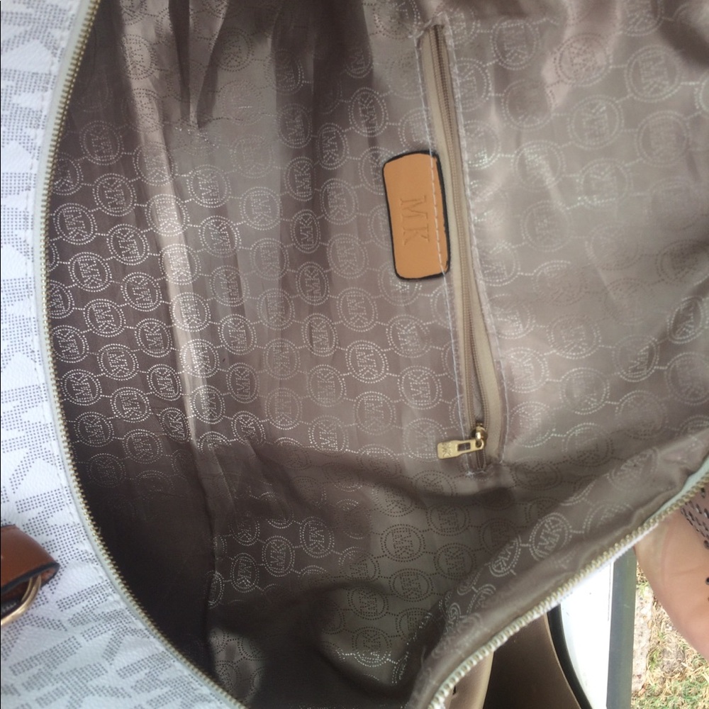 White & Grey MK Duffle Bag‼️ - Picture 3 of 4