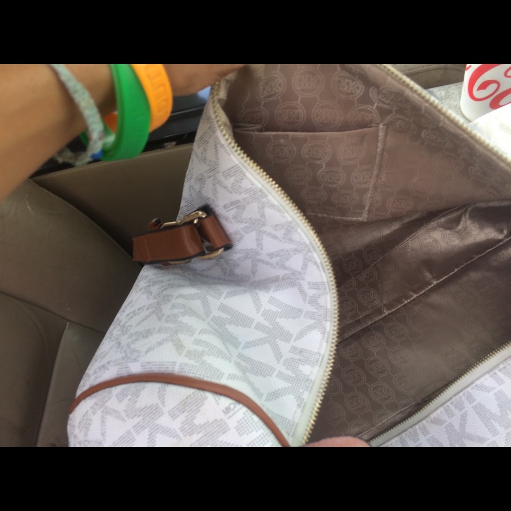 White & Grey MK Duffle Bag‼️ - Picture 4 of 4