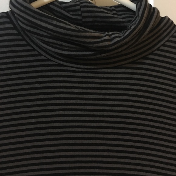 Striped turtle neck - Picture 2 of 2