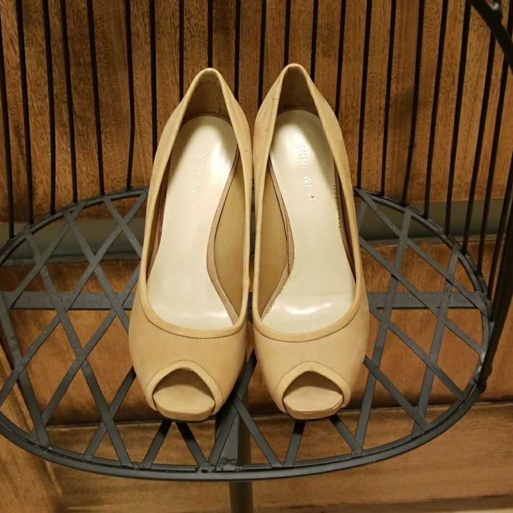 Sexy tan suede peeptoe heels 9 west