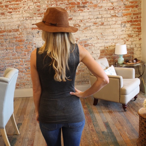 ✨RESTOCKED ✨ Charcoal mock neck sleeveless top - Picture 5 of 5