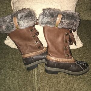 Snow boots