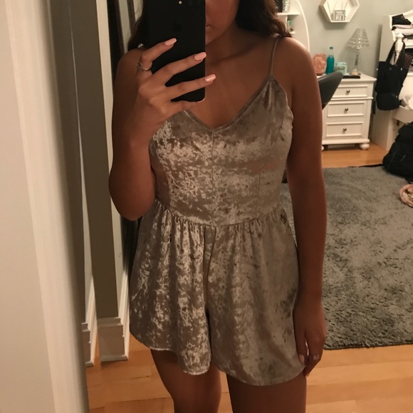 Romper - Picture 2 of 3