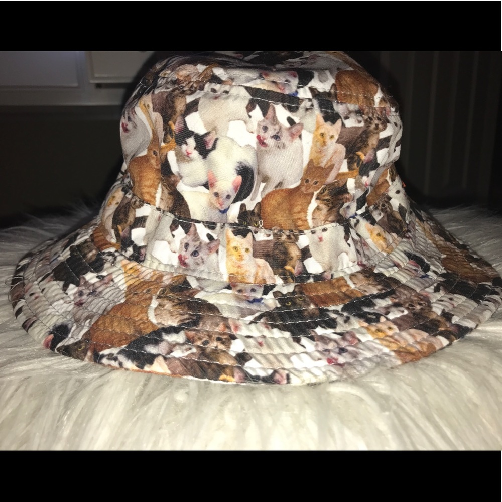 Like New VANS ASPCA Zumiez Various Cat Bucket Hat