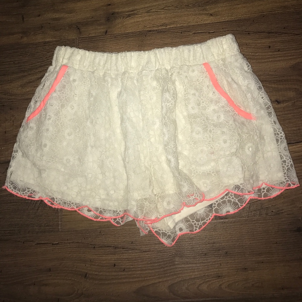 Blu Pepper Lg Scalloped Lined Lace shorts