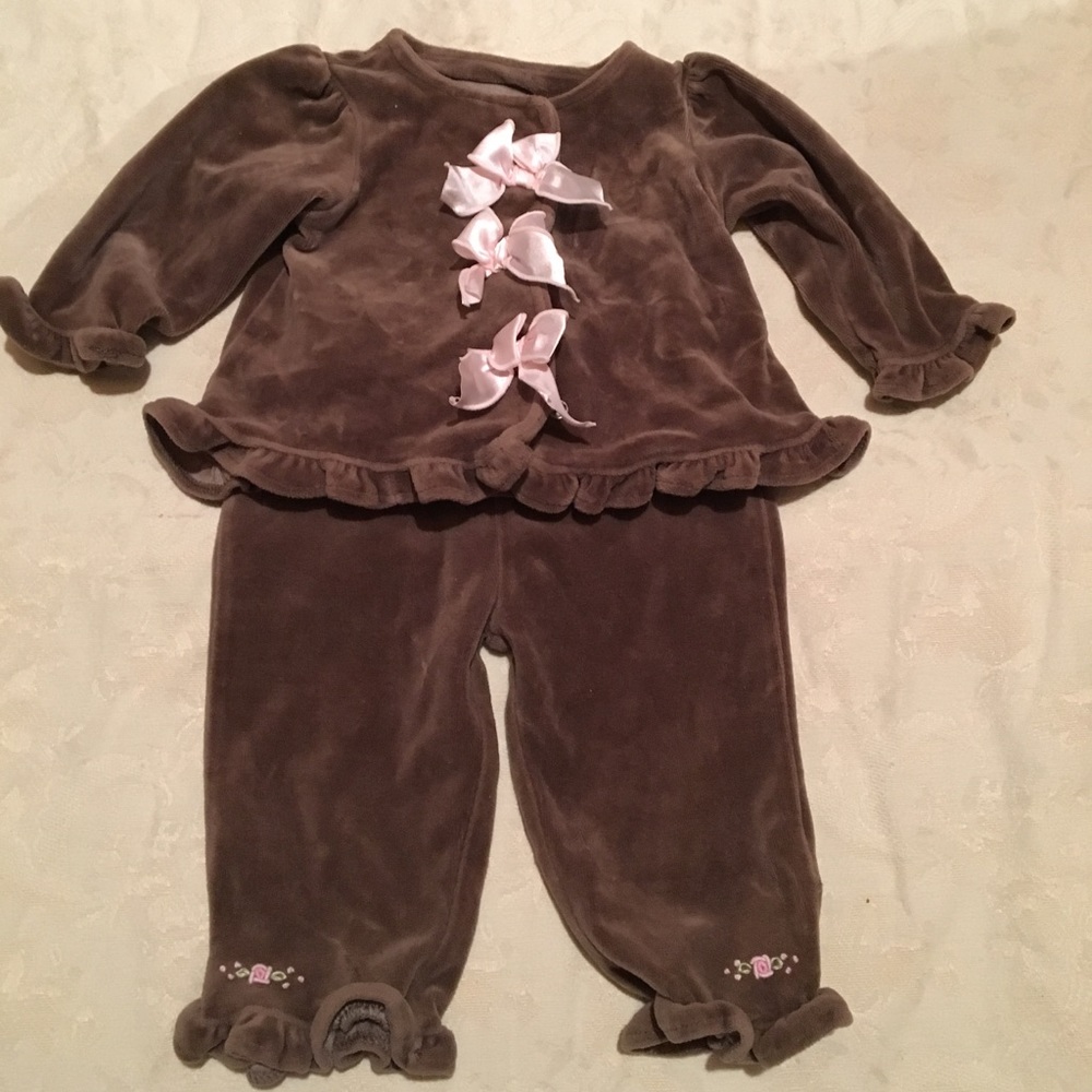 Infant girls Calvin Klein velvet two piece outfit