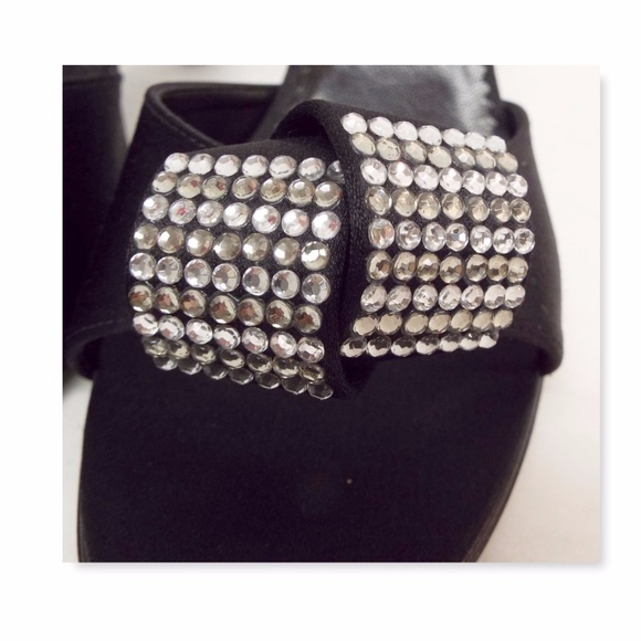 New ANNE KLEIN Crystal Embellished Knot Black Slide Heels Sandals from Italy 6.5 - Picture 3 of 7