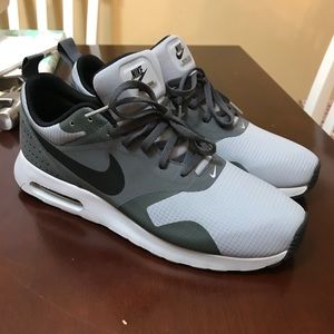 Air Max Tavas only worn once! 10