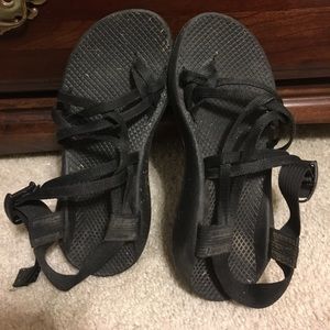 Chacos black with toe strap. Adjustable.
