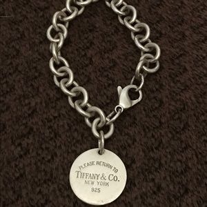 Tiffany & Co Return to Tiffany Round Toggle