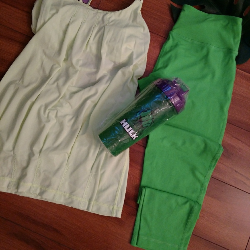 Reflex 90 Degree Leggings & Hulk Shaker Cup