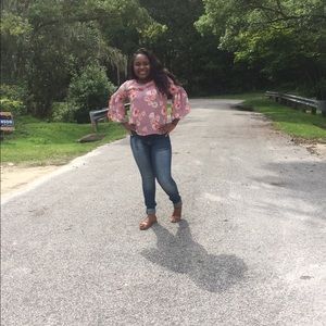 Meet your Posher, Lakayvia