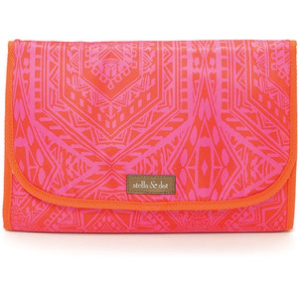 Stella and dot hang on travel case pink