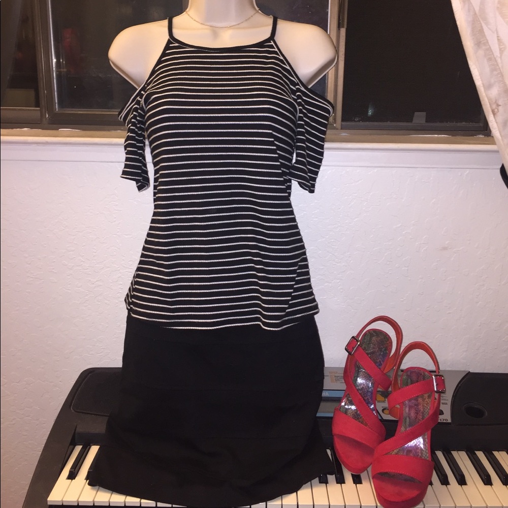 Acemi Striped Cold Shoulder Top