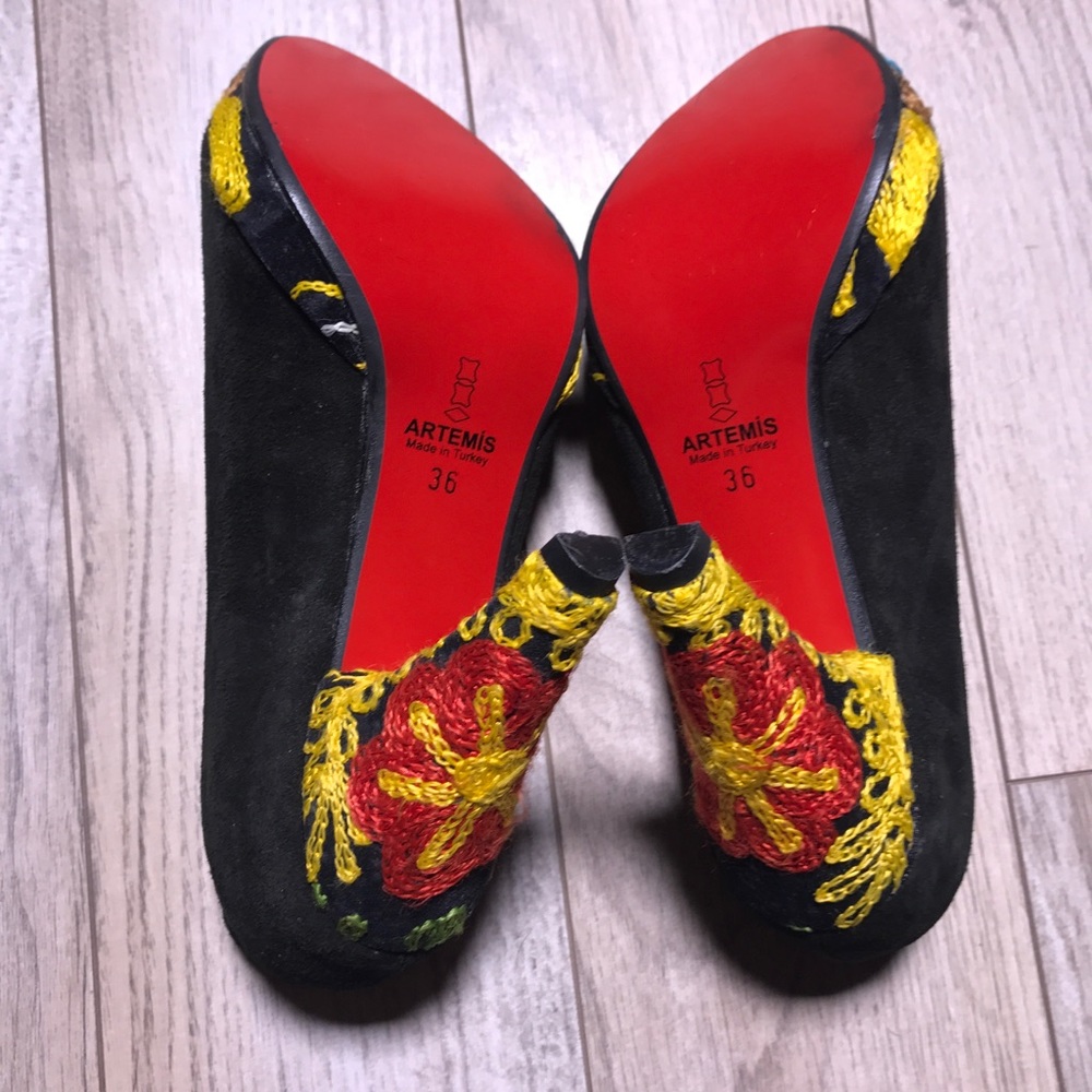 Artemis Red Shoes - Picture 5 of 5