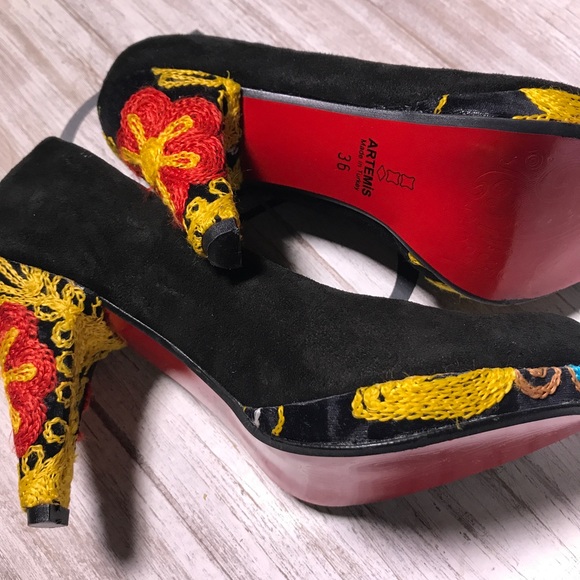 Artemis Red Shoes - Picture 3 of 5