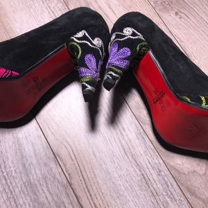 Artemis Red Sole  Embroidered Platform Pumps