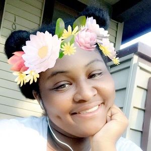 Meet your Posher, Roniqua