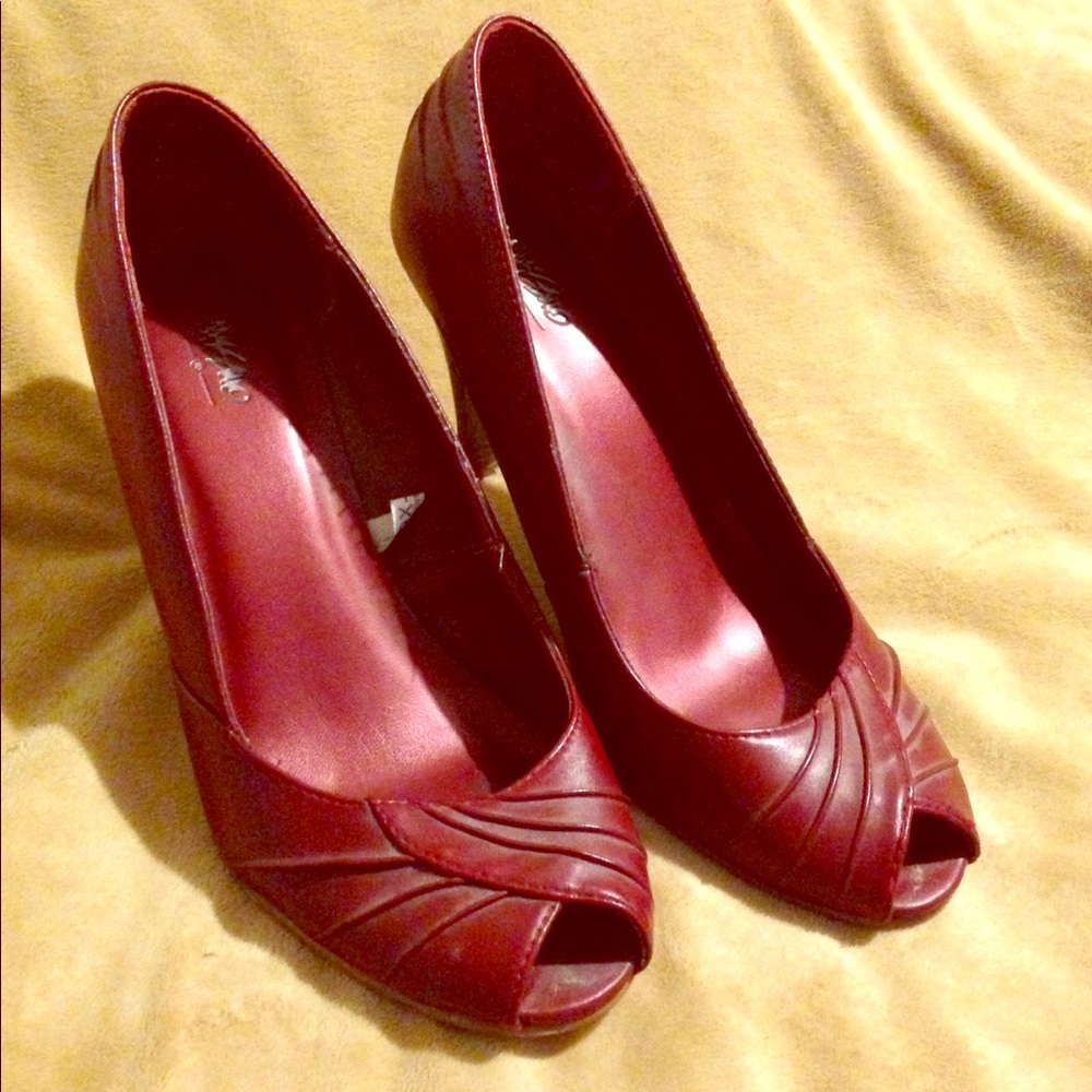 👠Red peep toe heels 👠