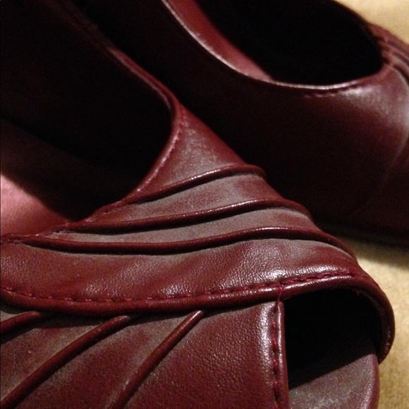 👠Red peep toe heels 👠 - Picture 2 of 4