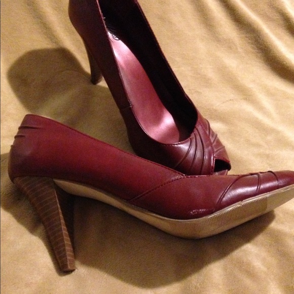 👠Red peep toe heels 👠 - Picture 4 of 4