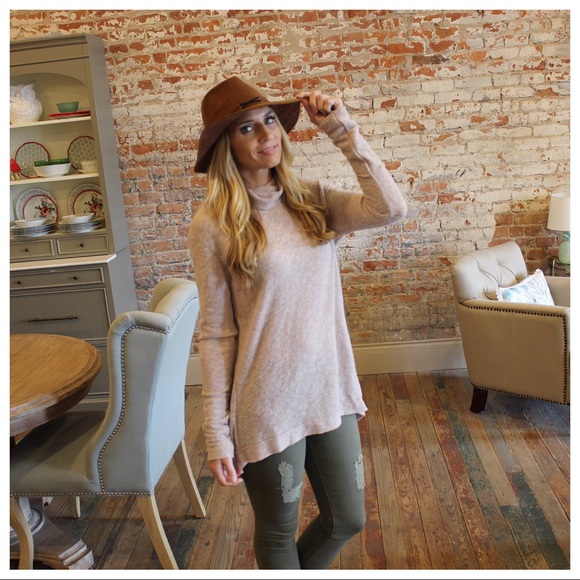 ✨LAST ONE✨Beige ultra soft turtle neck tunic - Picture 4 of 5