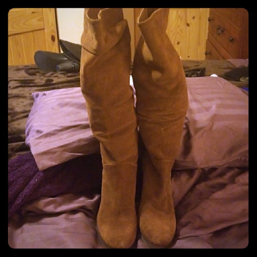 Arturo Chiang Brown Suede Boots