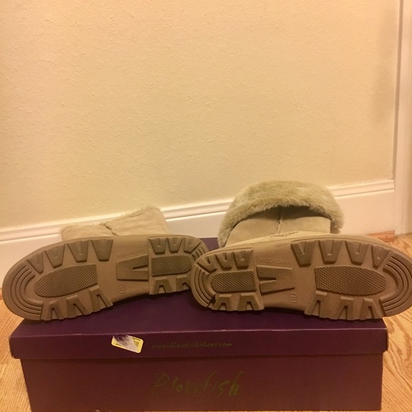 Rampage boots NWOT light tan size 8 faux fur - Picture 2 of 2