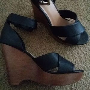 Black wedges