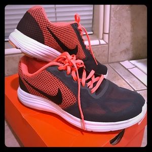 Nike Revolution women's 8.5