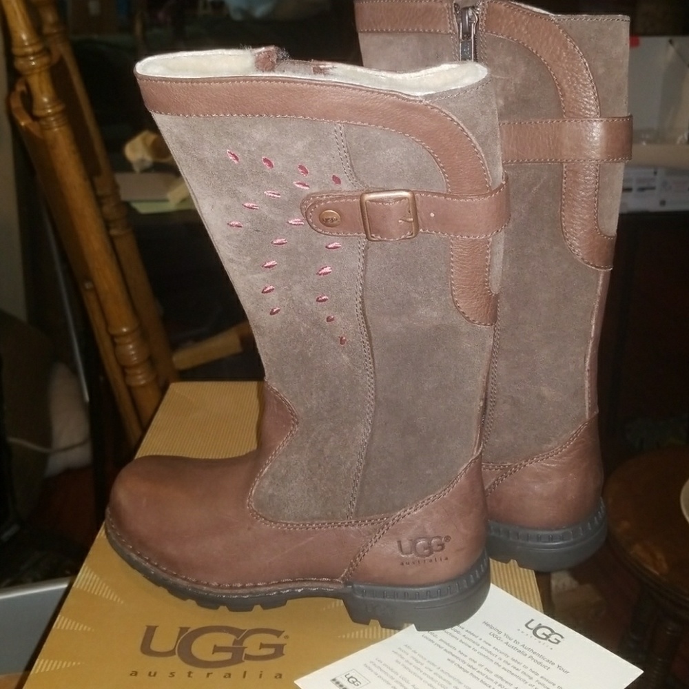 NEW Girls Ugg Boots Size 13