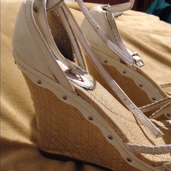 Fun & Flirty Wedges - Picture 3 of 4