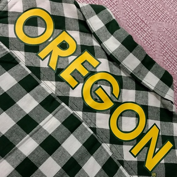NEW Oregon Ducks 🦆 Button Down Shirt. - Picture 3 of 5