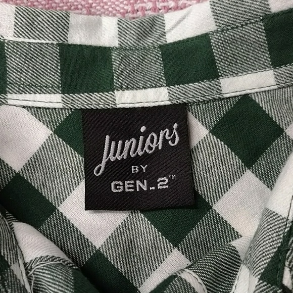 NEW Oregon Ducks 🦆 Button Down Shirt. - Picture 4 of 5