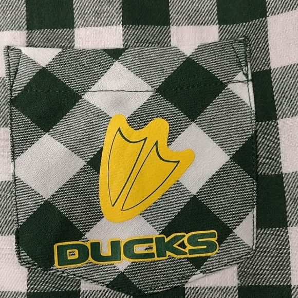 NEW Oregon Ducks 🦆 Button Down Shirt. - Picture 5 of 5
