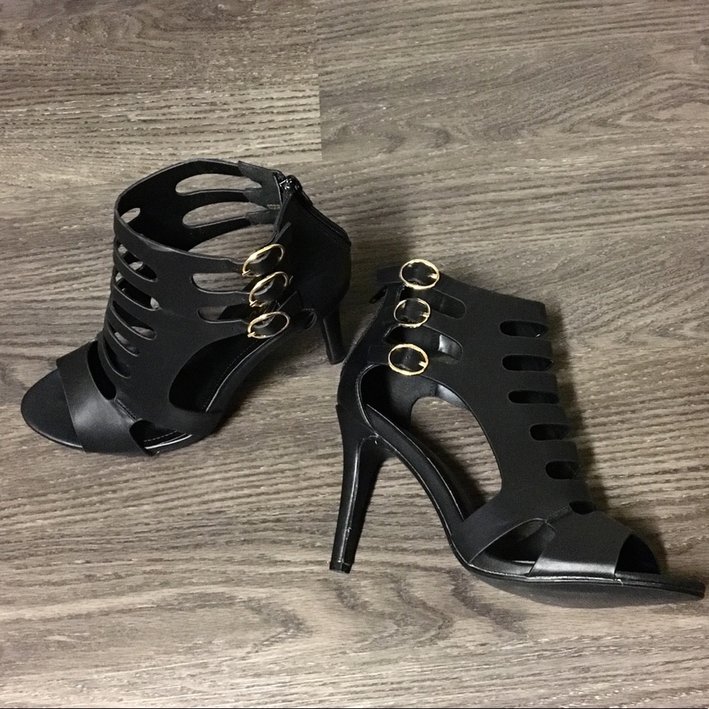 New 🎉 Caged Black Sandal Heels