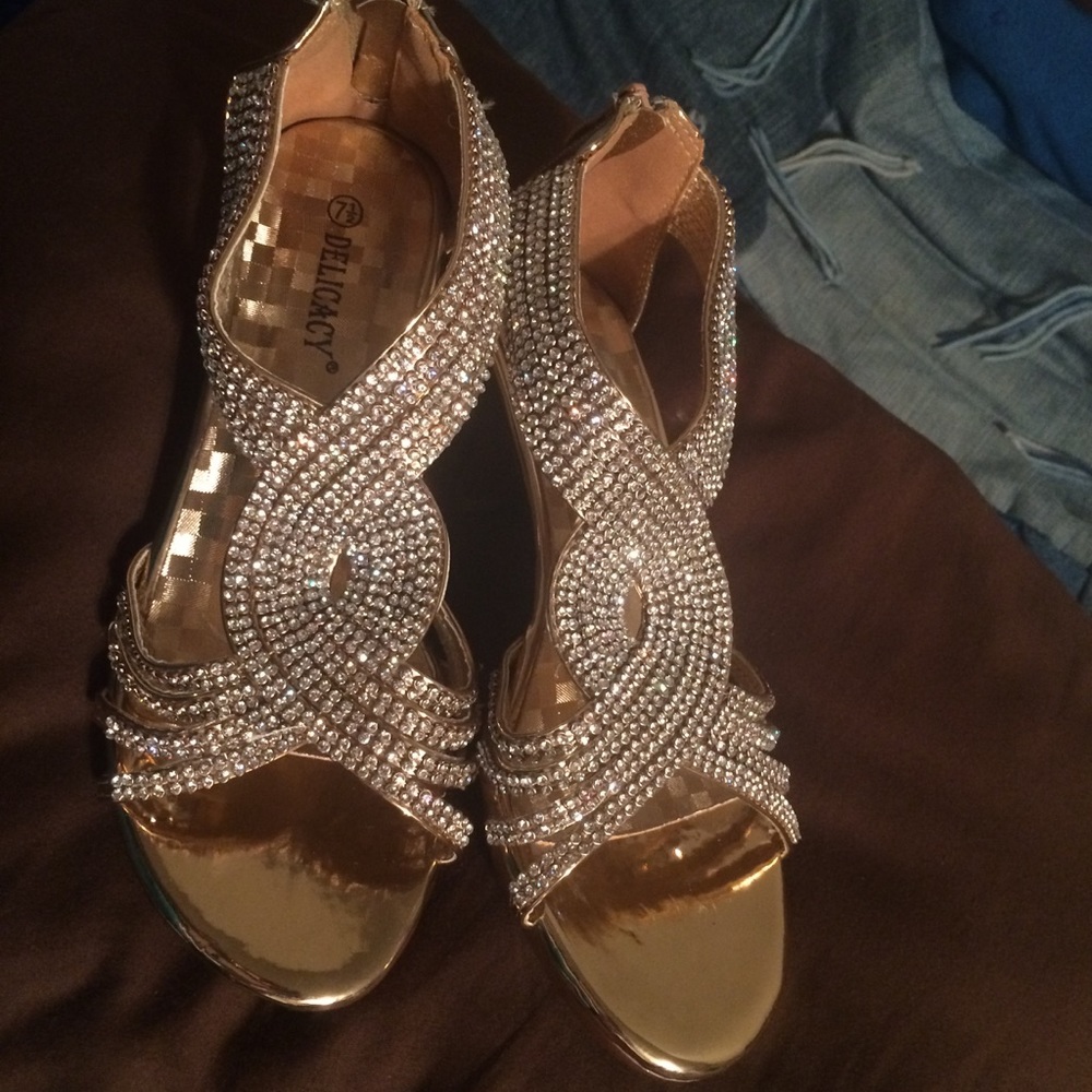 Shoes - Picture 2 of 5