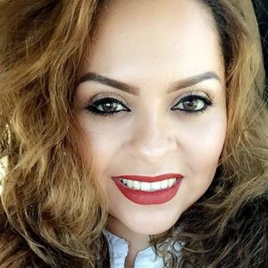 Meet your Posher, Ena