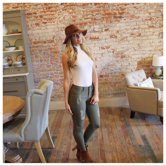 Olive distressed skinny jean - Picture 6 of 8