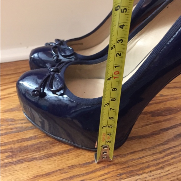 Pour La Victoire navy blue pumps 5” heel 2” toe - Picture 2 of 8