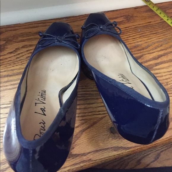Pour La Victoire navy blue pumps 5” heel 2” toe - Picture 5 of 8