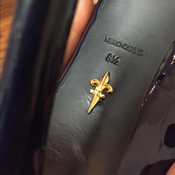 Pour La Victoire navy blue pumps 5” heel 2” toe - Picture 7 of 8