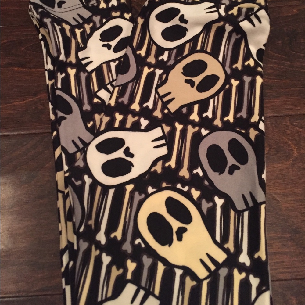 Lularoe L/XL leggings! Halloween skeletons