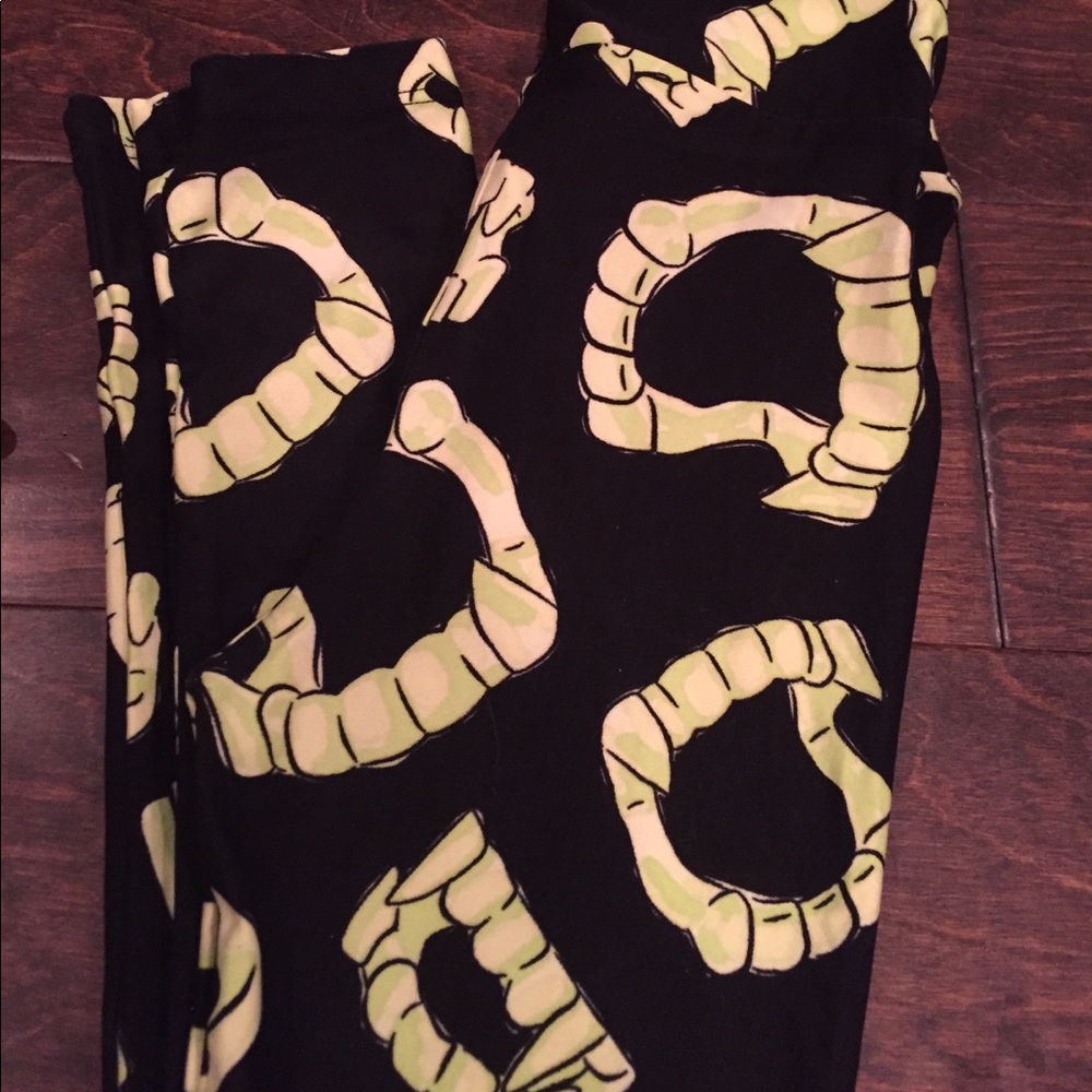 Lularoe L/XL Halloween Dracula teeth leggings